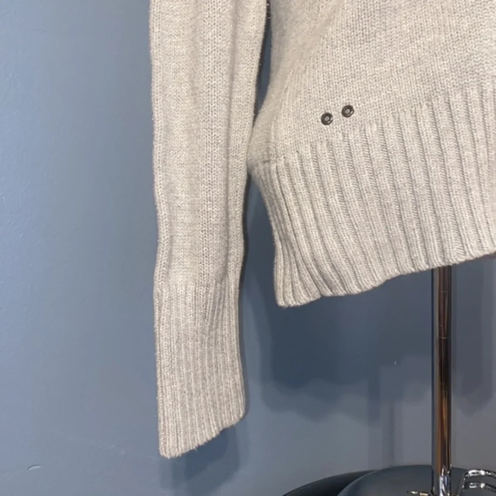 Converse Sweater V-Neck women’s large gray